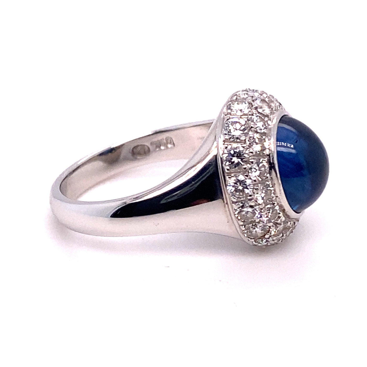 The Classic - Eleganter Saphirring mit Diamanten