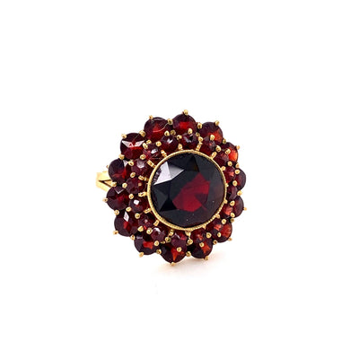 Red, Red, Ring - Klassischer Granatring in Gold