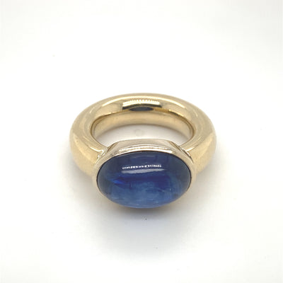 Beautiful Blue - Massiver Goldring mit großem Saphir