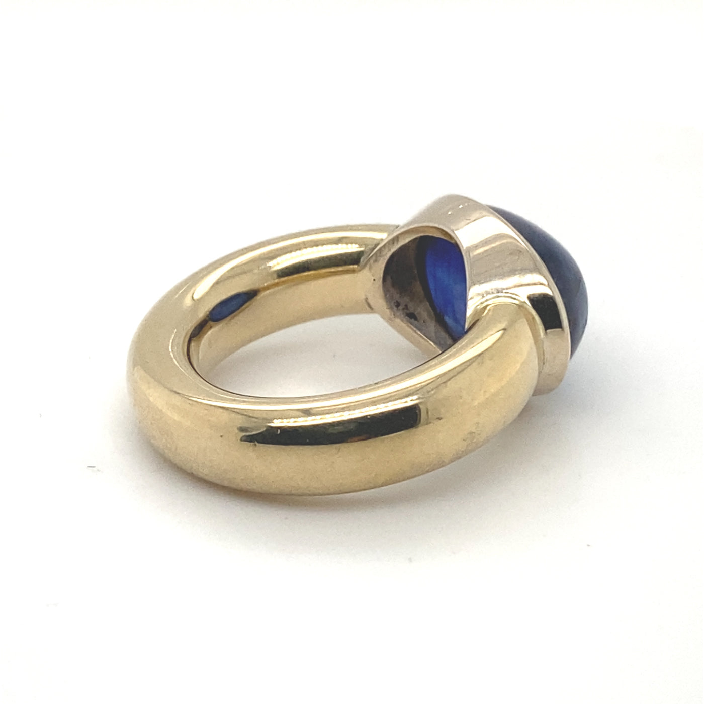 Beautiful Blue - Massiver Goldring mit großem Saphir