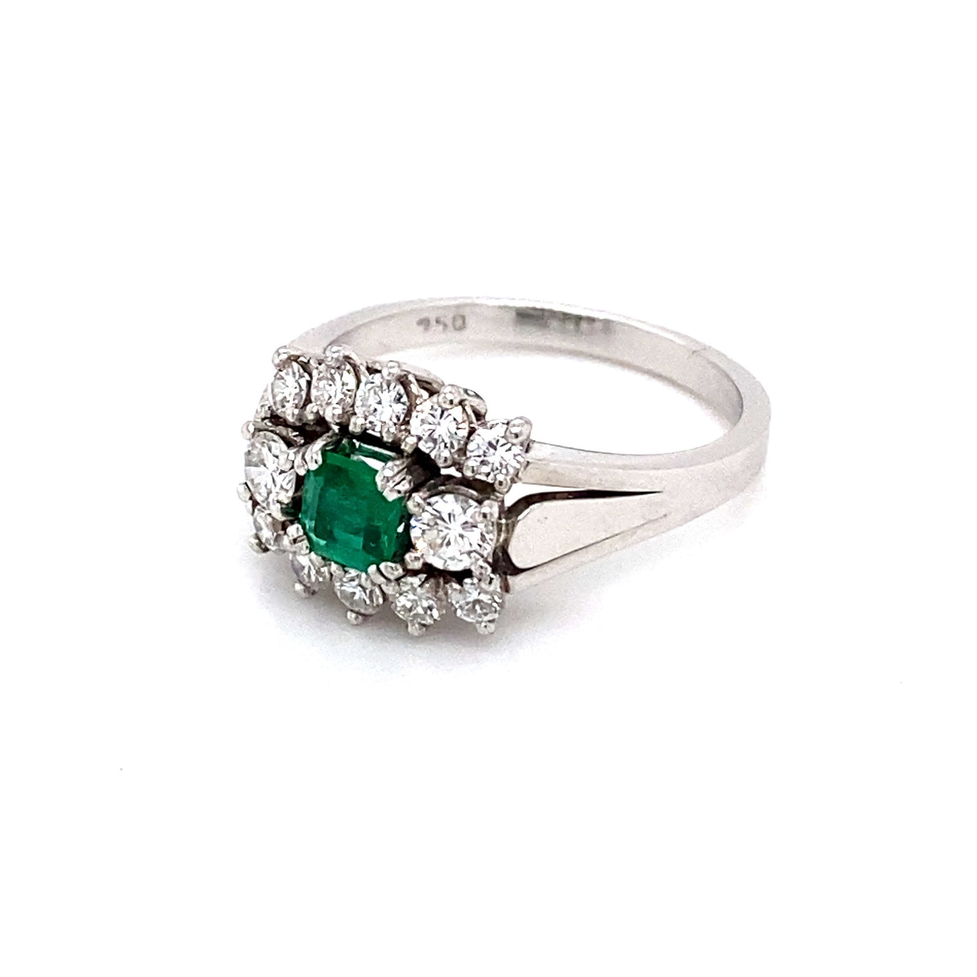 Slightly Green - Klassischer Smaragdring mit Diamanten