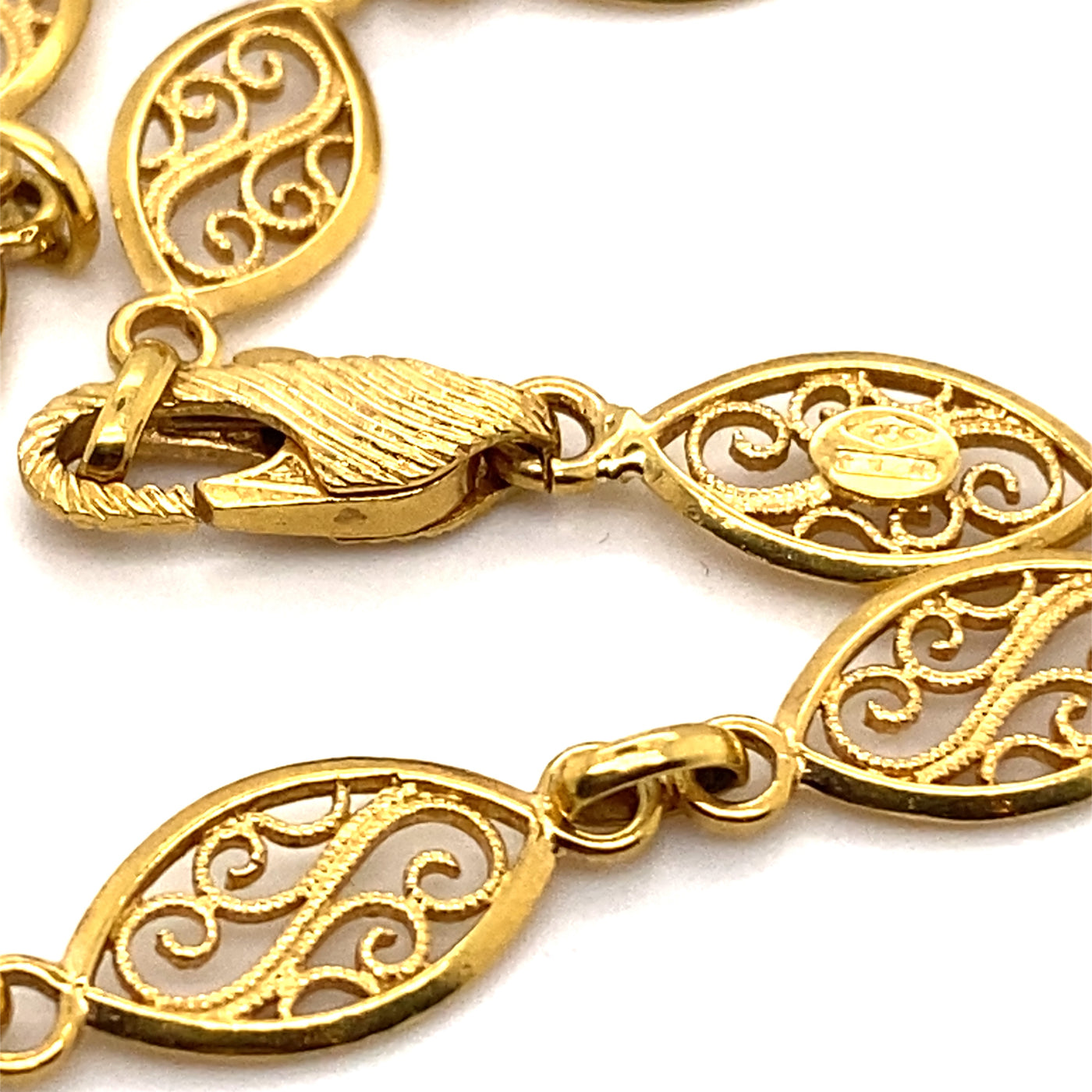 Blissfully Ornamental - Ornamentale Goldkette