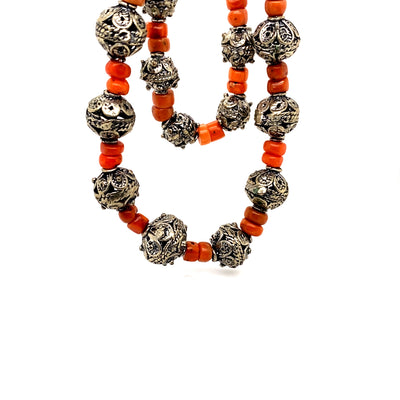 Corals and Ornaments - Ornamentale Kette mit Koralle