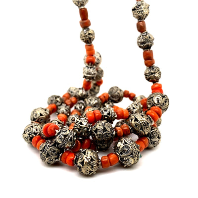 Corals and Ornaments - Ornamentale Kette mit Koralle