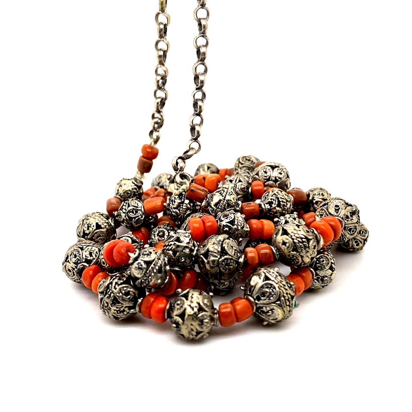 Corals and Ornaments - Ornamentale Kette mit Koralle