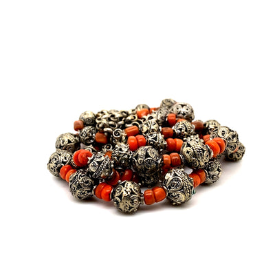 Corals and Ornaments - Ornamentale Kette mit Koralle