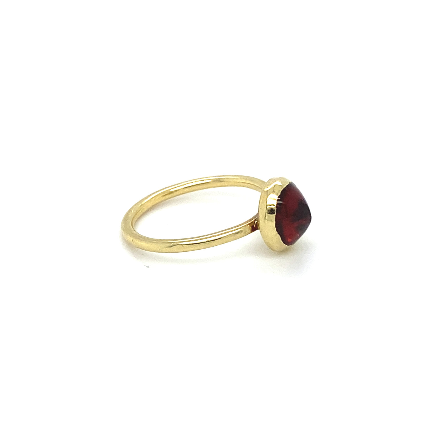 Sweet Sugarloaf - Feiner und moderner Goldring mit Granat