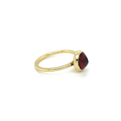 Sweet Sugarloaf - Feiner und moderner Goldring mit Granat
