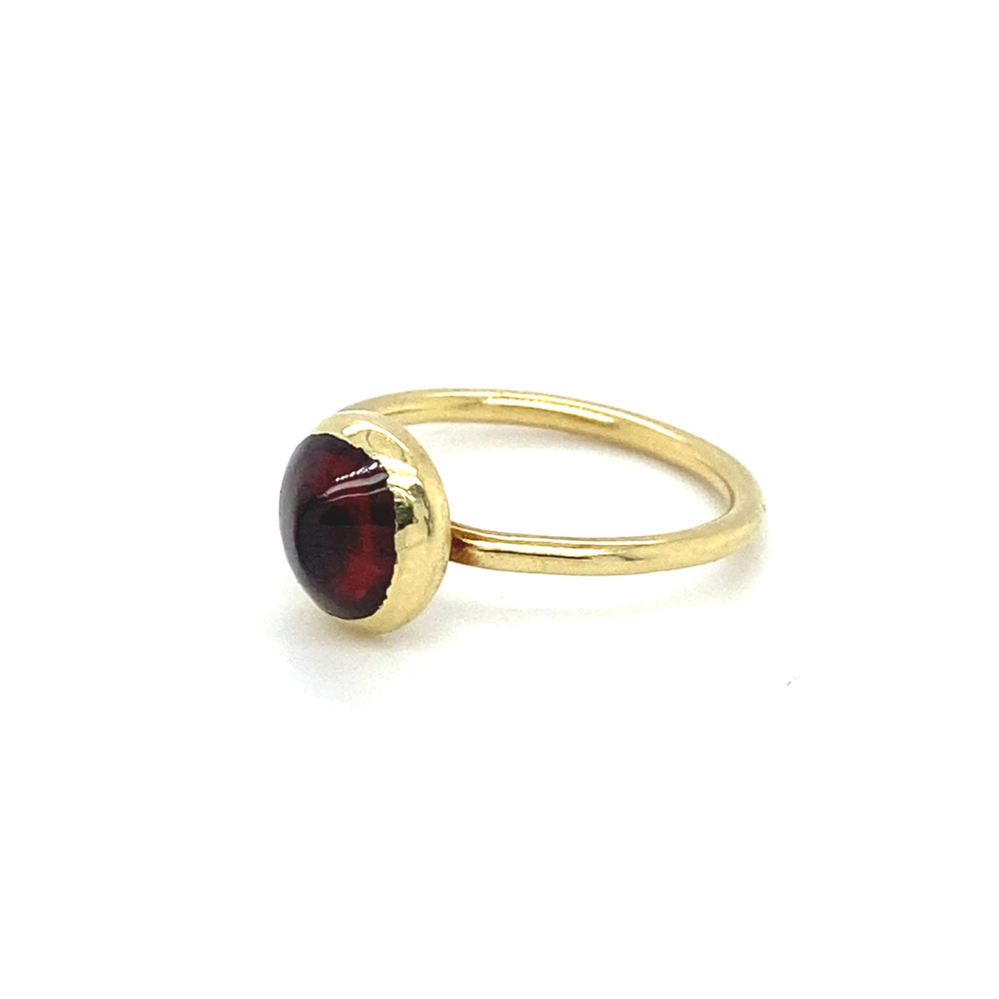 Sweet Sugarloaf - Feiner und moderner Goldring mit Granat