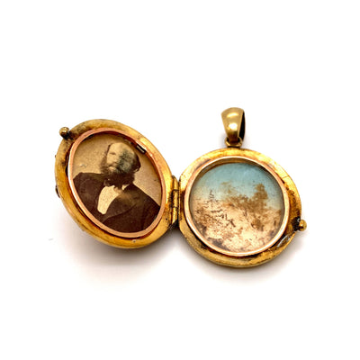 Golden Locket - Medaillon mit einer Muschelkamee