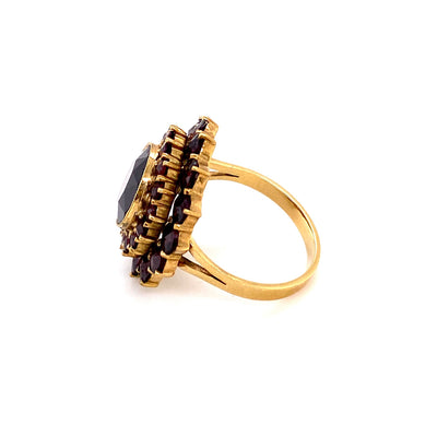 Red, Red, Ring - Klassischer Granatring in Gold