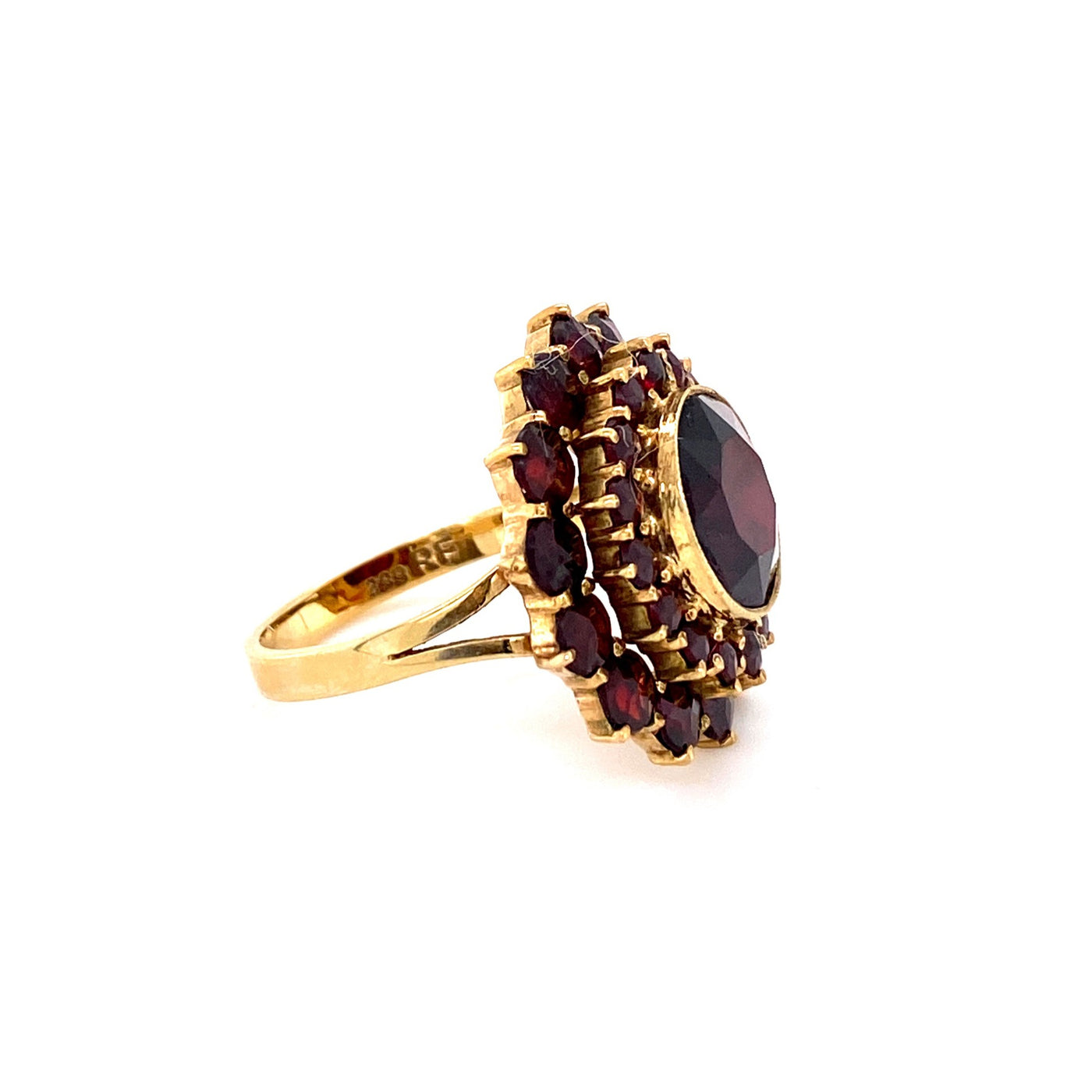 Red, Red, Ring - Klassischer Granatring in Gold