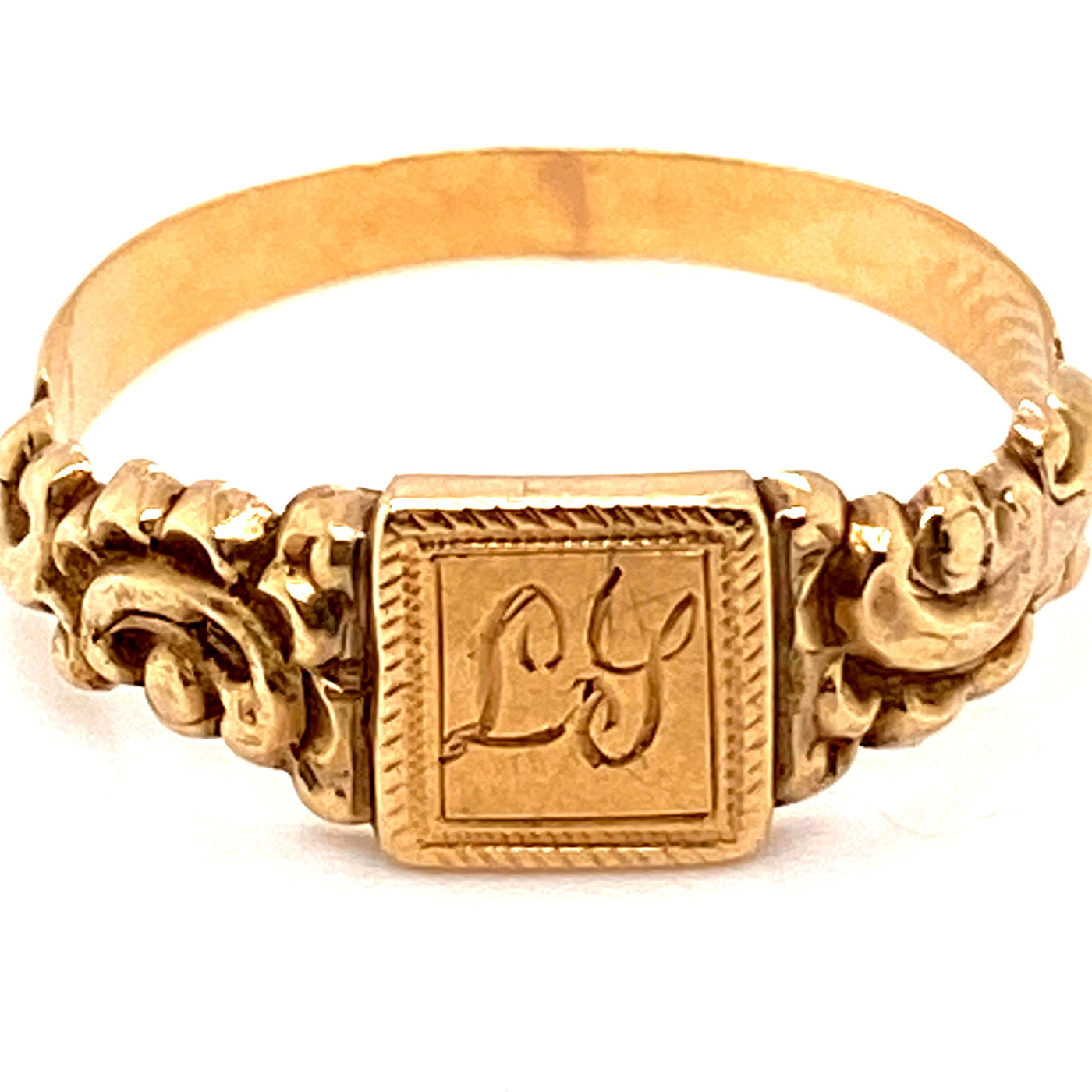 Feiner Monogrammring aus Gold um 1900