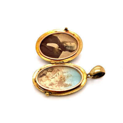 Golden Locket - Medaillon mit einer Muschelkamee