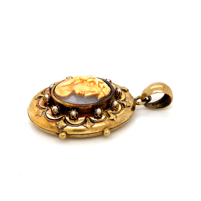 Golden Locket - Medaillon mit einer Muschelkamee