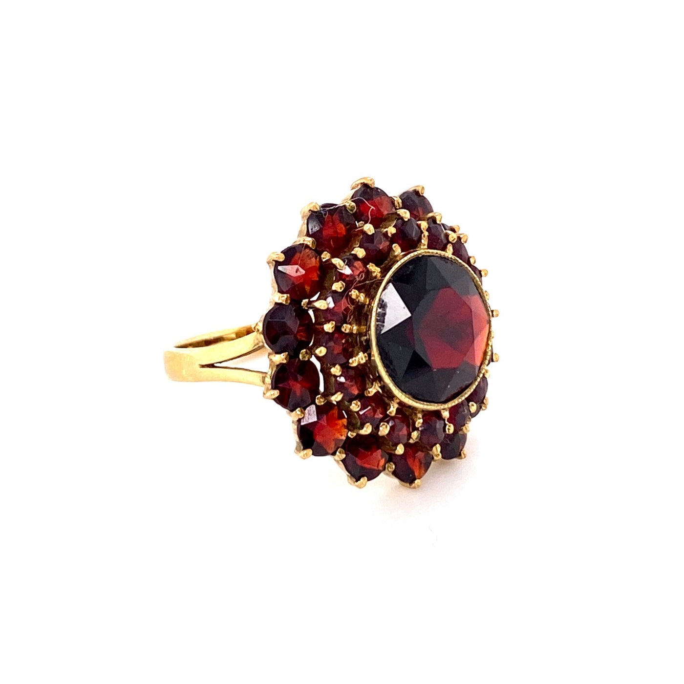Red, Red, Ring - Klassischer Granatring in Gold