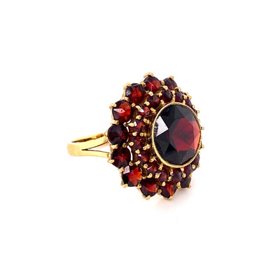 Red, Red, Ring - Klassischer Granatring in Gold