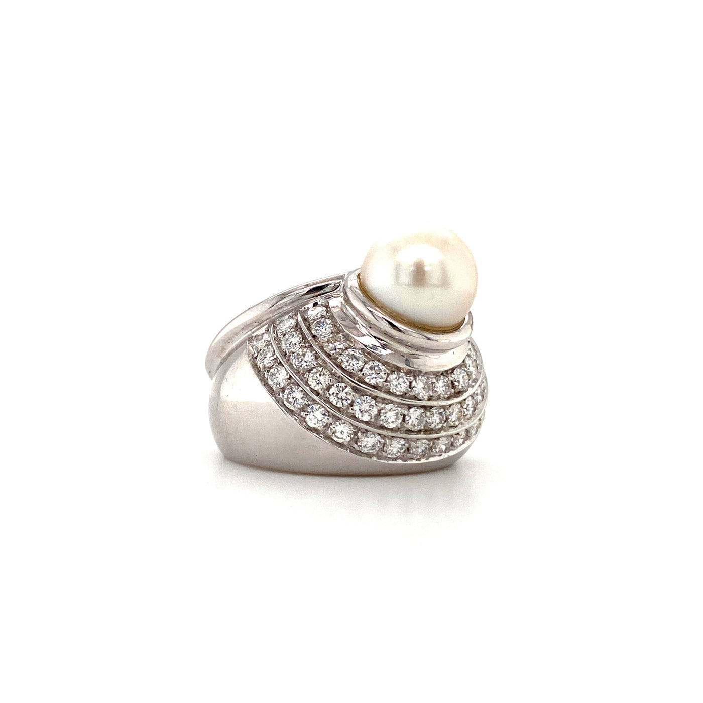 Cherry on the Cake - Goldener Statement-Ring mit Diamanten und Perle