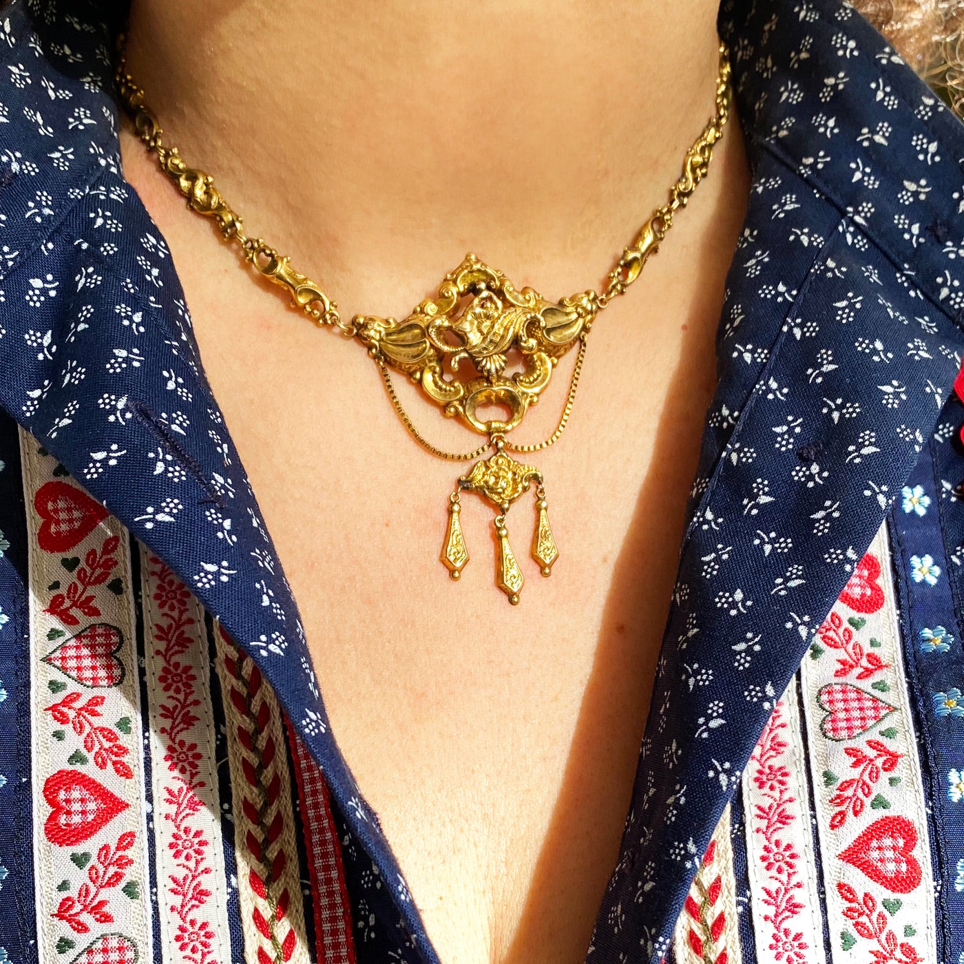 Fancy Smugness - Dekoratives Biedermeiercollier Gold