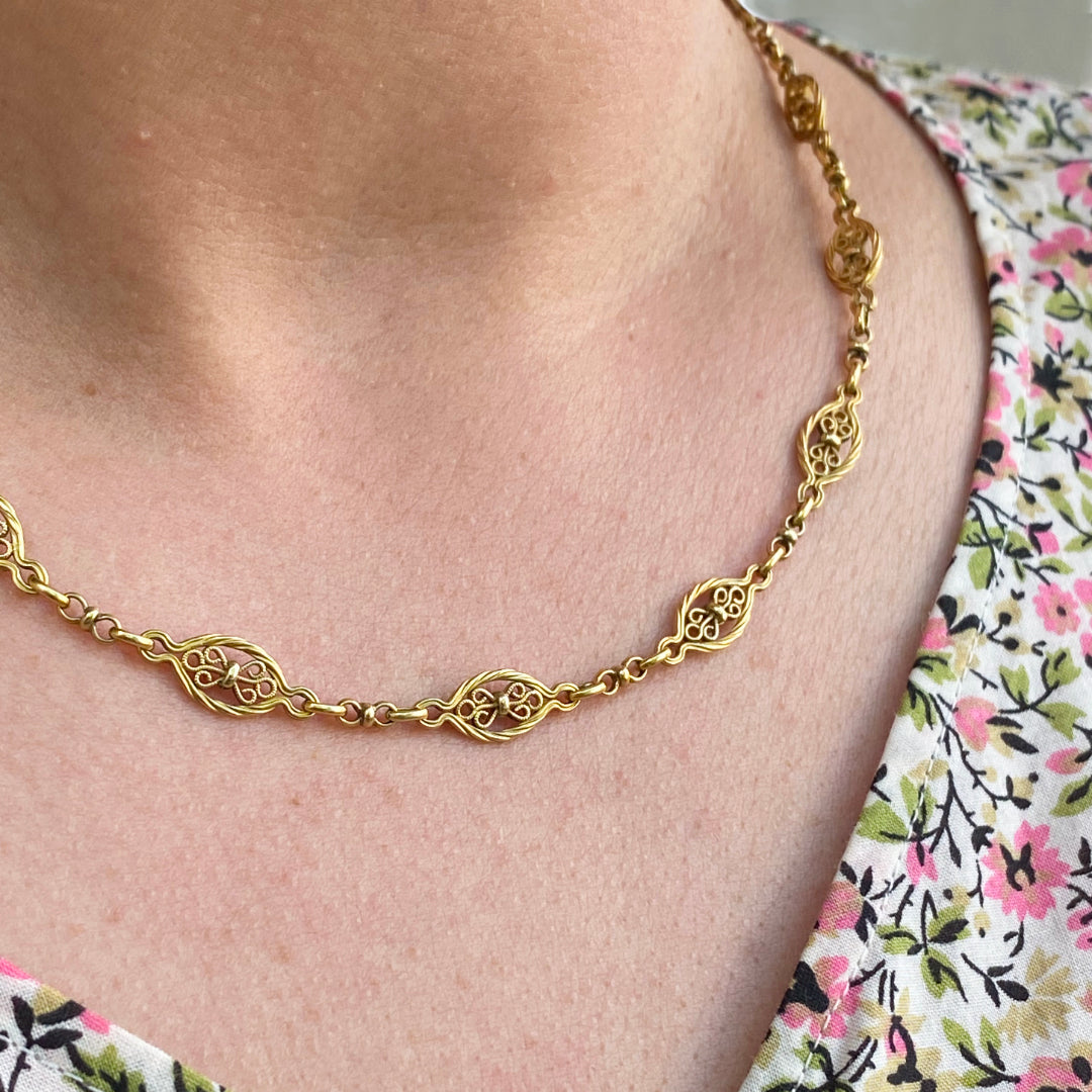 French Dressing - Filigrane Goldkette mit Ornamenten