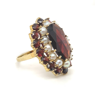 Do You Like Red - Goldener Granatring mit Perlenentourage