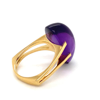 In the Tongs - Moderner Goldring mit schönem Amethyst