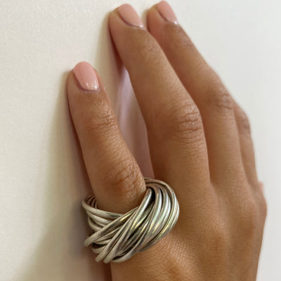 Intertwined - Moderner Silberring aus 22 Einzelringen