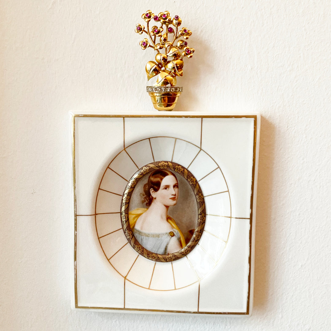 Blooming Beauty - Goldener Blumentopf mit Farbsteinen