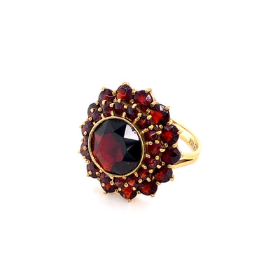 Red, Red, Ring - Klassischer Granatring in Gold