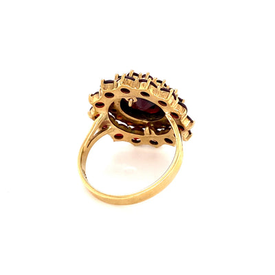 Red, Red, Ring - Klassischer Granatring in Gold